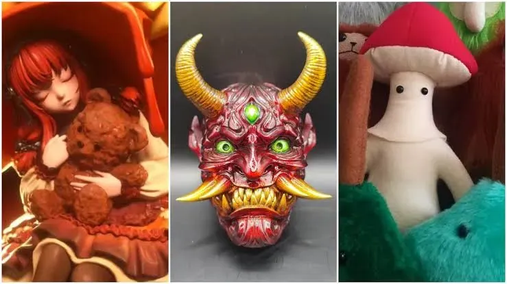 Tres art toys de la feria: una muñeca pelirroja abrazando un oso de peluche, una máscara oni roja con cuernos dorados y un peluche de hongo blanco